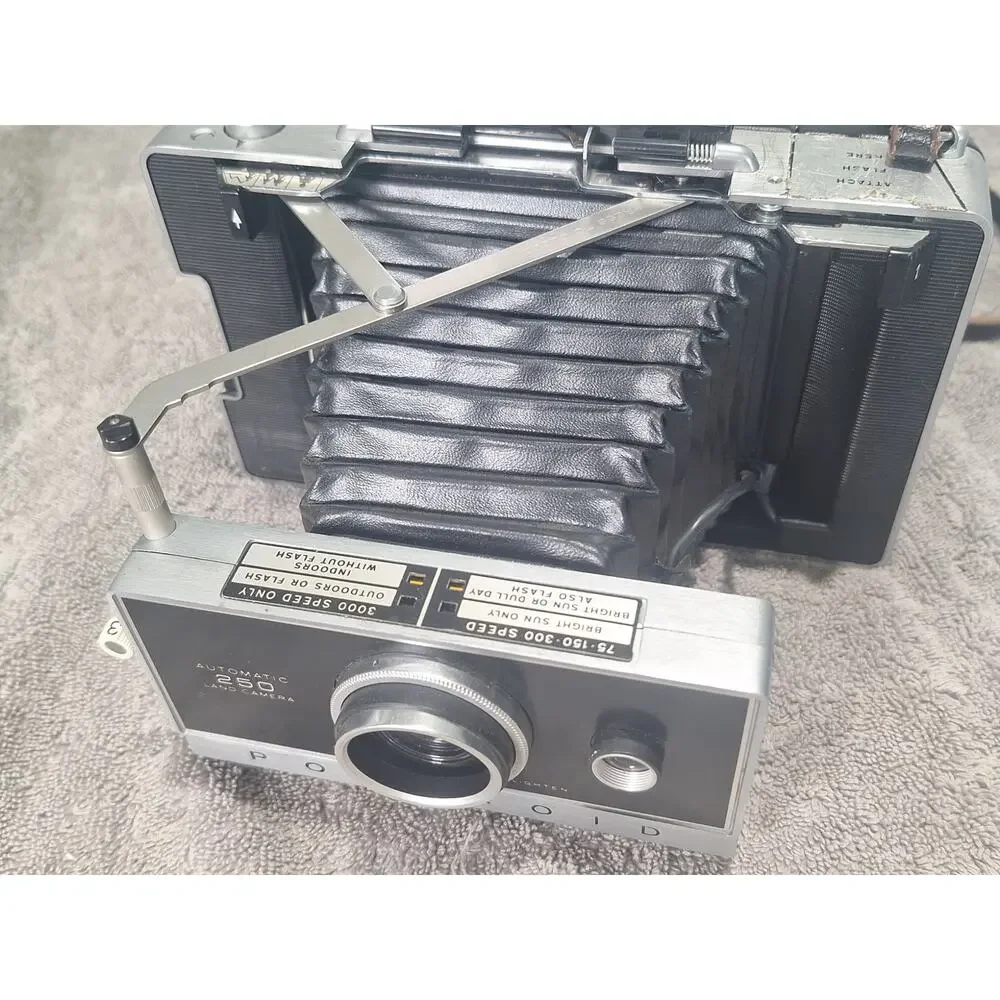 Polaroid Automatic 250 Land Camera w/ Cold Clip 193 Case Vintage - Very Nice